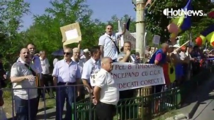 Proteste împotriva deciziei CCR privind referendumul - Hotnews